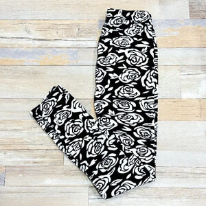 CHERIE BLISS Black ‎ floral teddy leggings